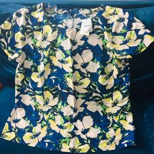 Springy blouse for work and casual.